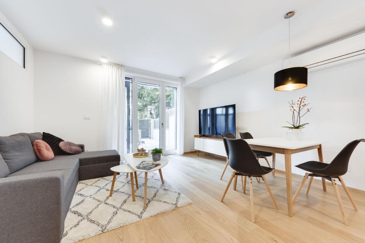 Central Apartment With Private Garage リュブリャナ エクステリア 写真