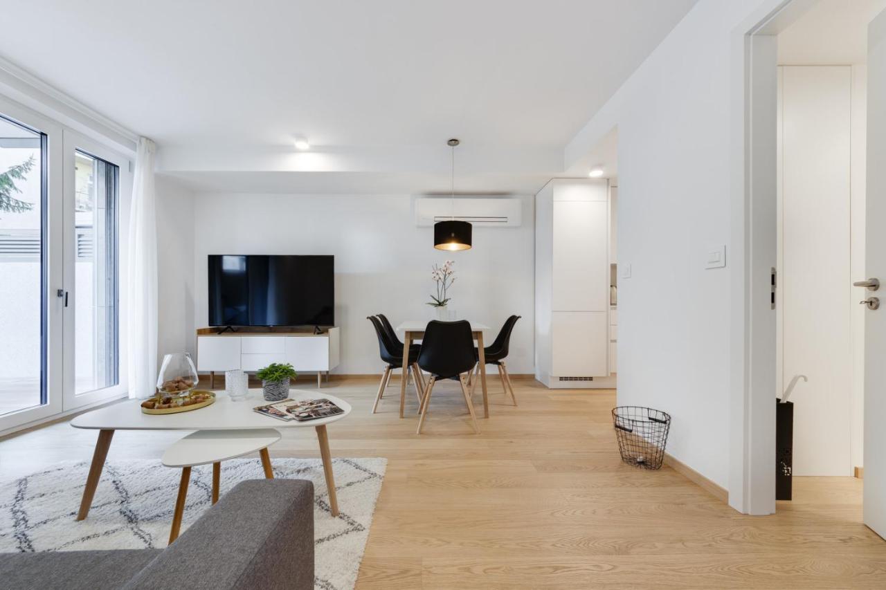 Central Apartment With Private Garage リュブリャナ エクステリア 写真