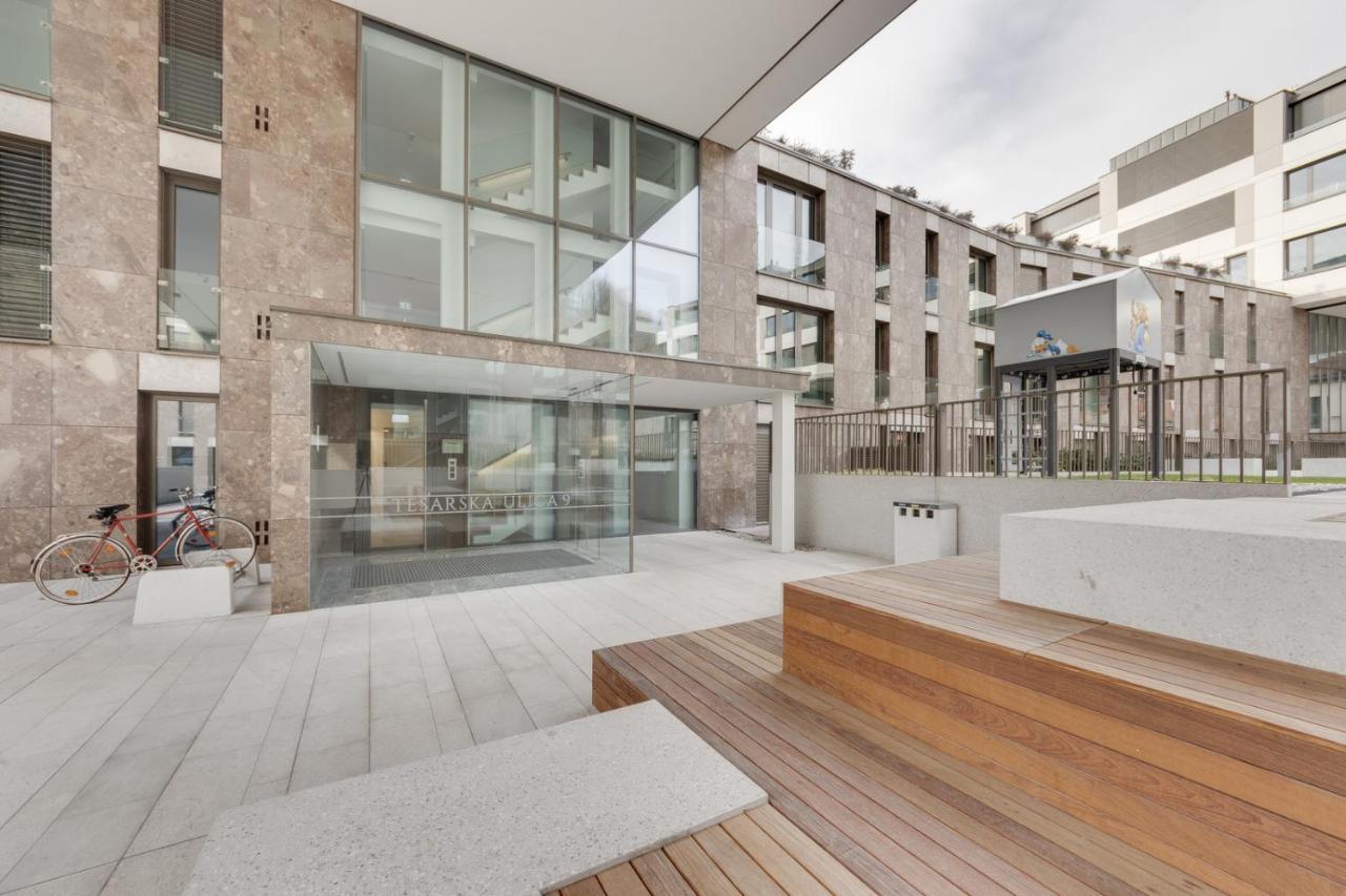 Central Apartment With Private Garage リュブリャナ エクステリア 写真