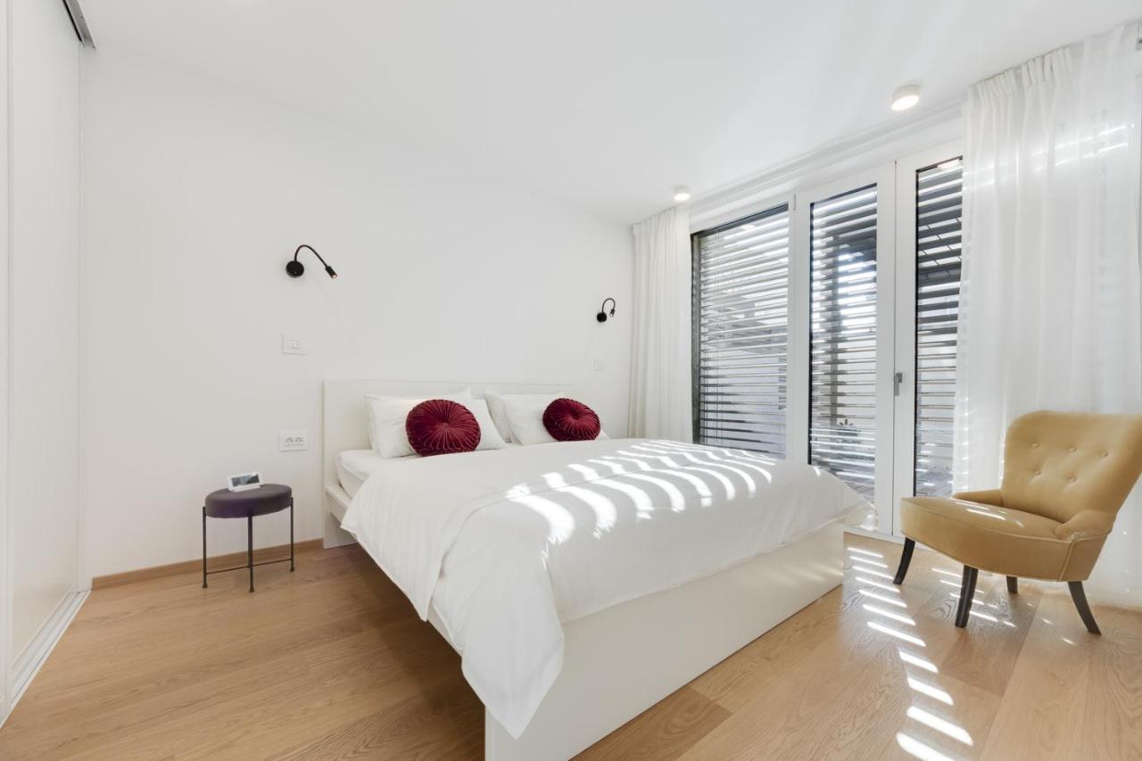 Central Apartment With Private Garage リュブリャナ エクステリア 写真