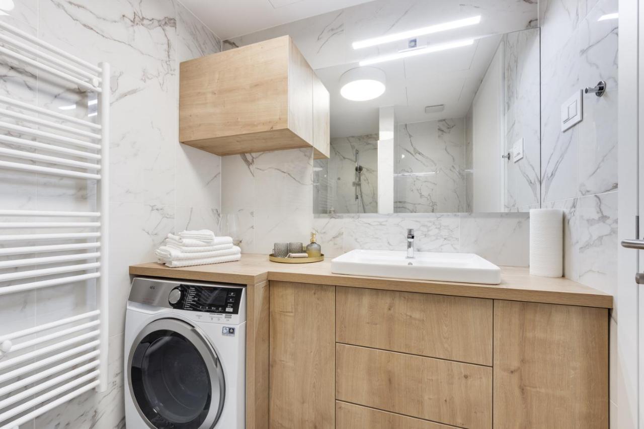 Central Apartment With Private Garage リュブリャナ エクステリア 写真