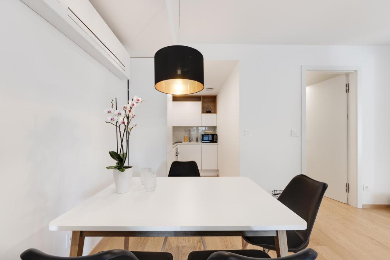 Central Apartment With Private Garage リュブリャナ エクステリア 写真